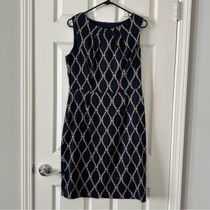 Navy and tan geometric nautical rope pattern